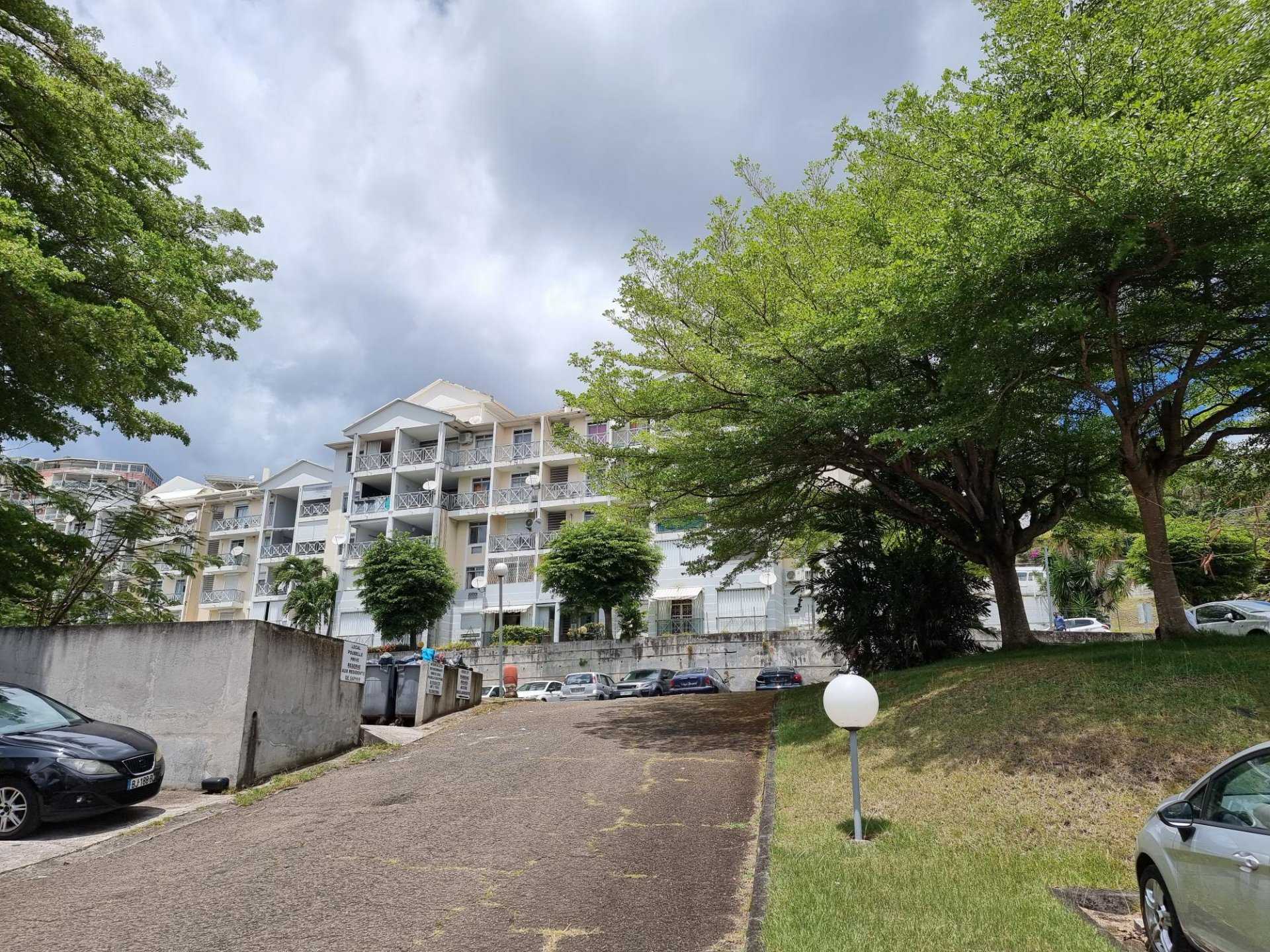 Condominium in Fort-de-France, Martinique 10812176