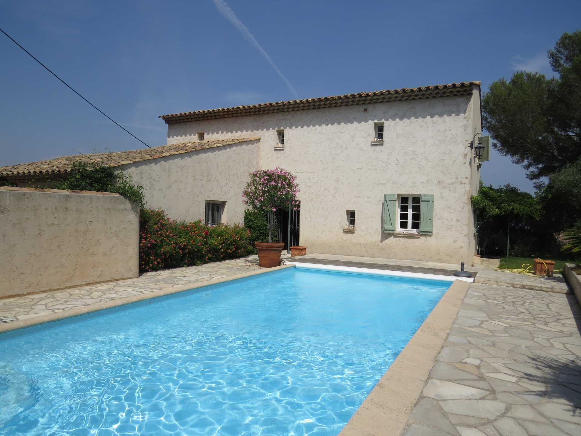 Rumah di Saint-Aygulf, Provence-Alpes-Cote d'Azur 10812184