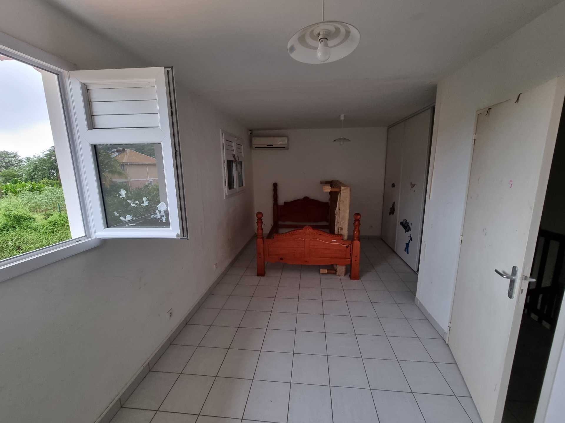 rumah dalam La Trinité, Martinique 10812186