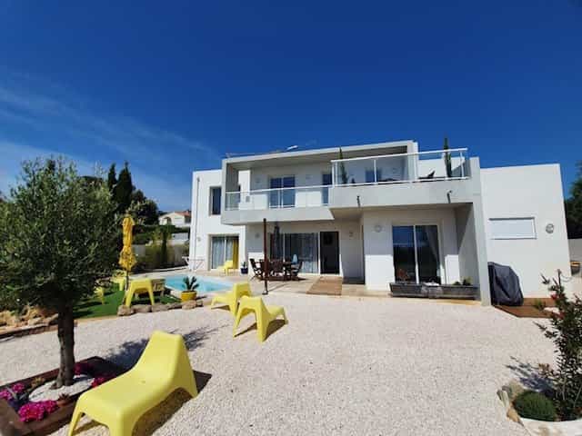 casa no Roquebrune-sur-Argens, Provença-Alpes-Costa Azul 10812205