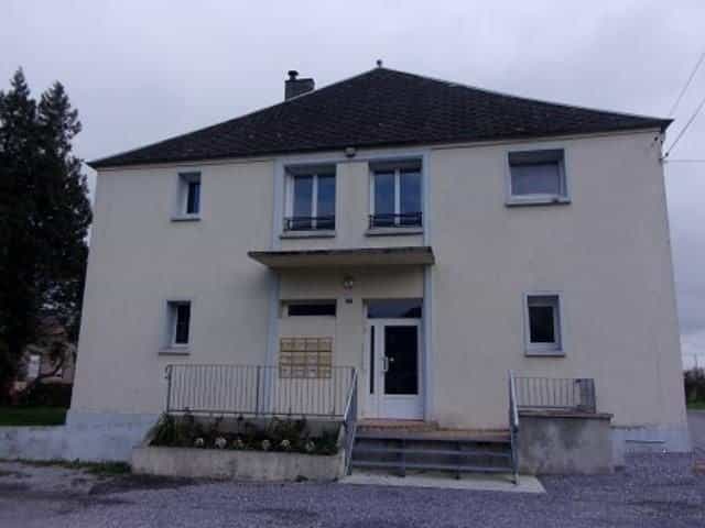 Eigentumswohnung im La Capelle-en-Thierache, Hauts-de-France 10812228
