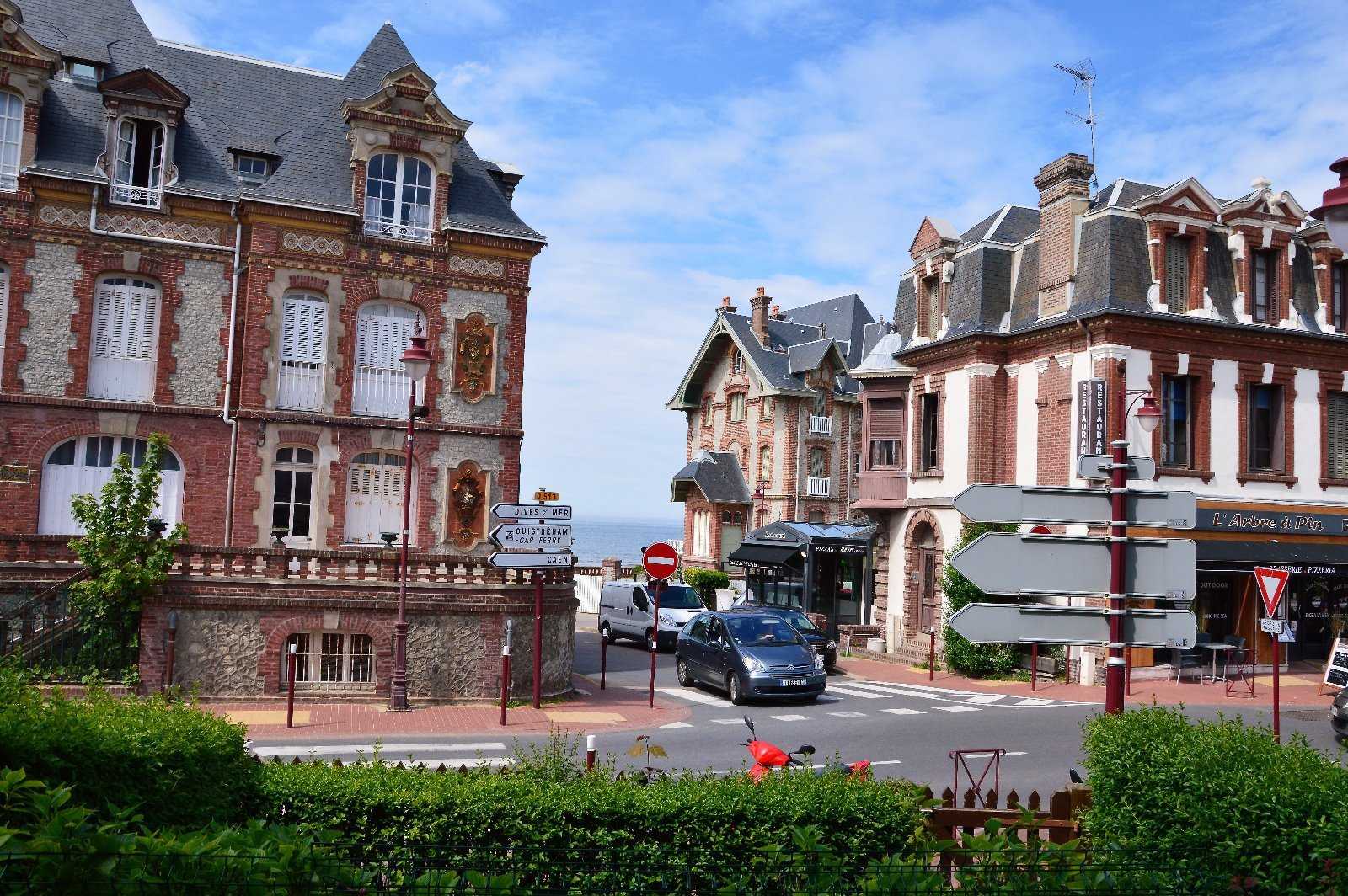 Condominium in Houlgate, Calvados 10812300