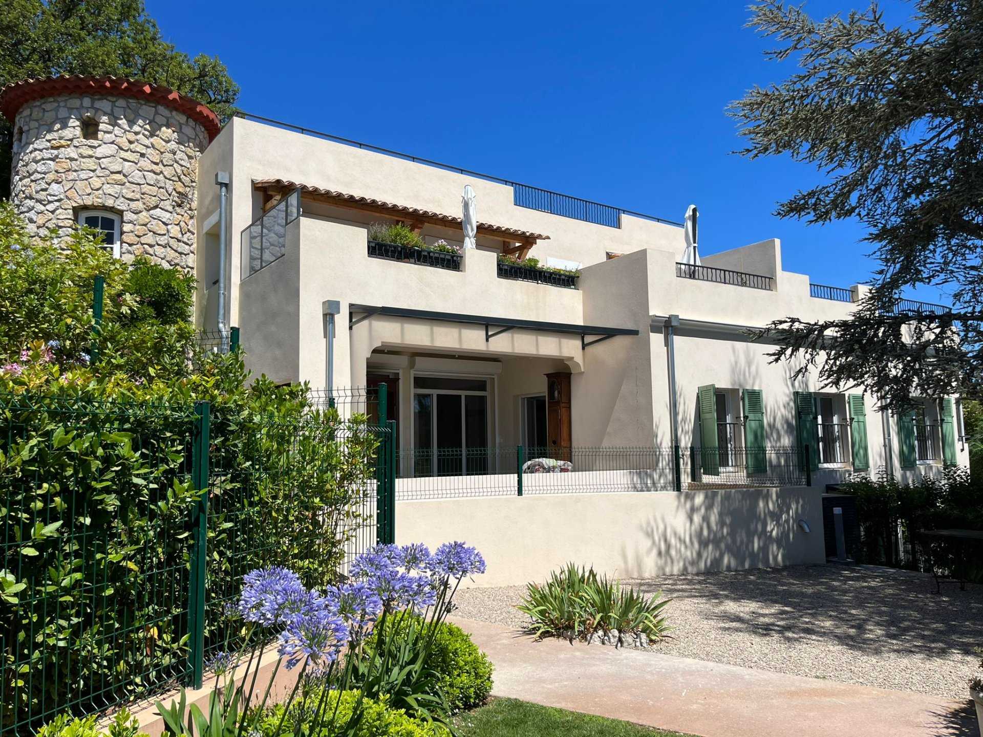 Condominium in Le Chateau, Provence-Alpes-Côte d'Azur 10812357