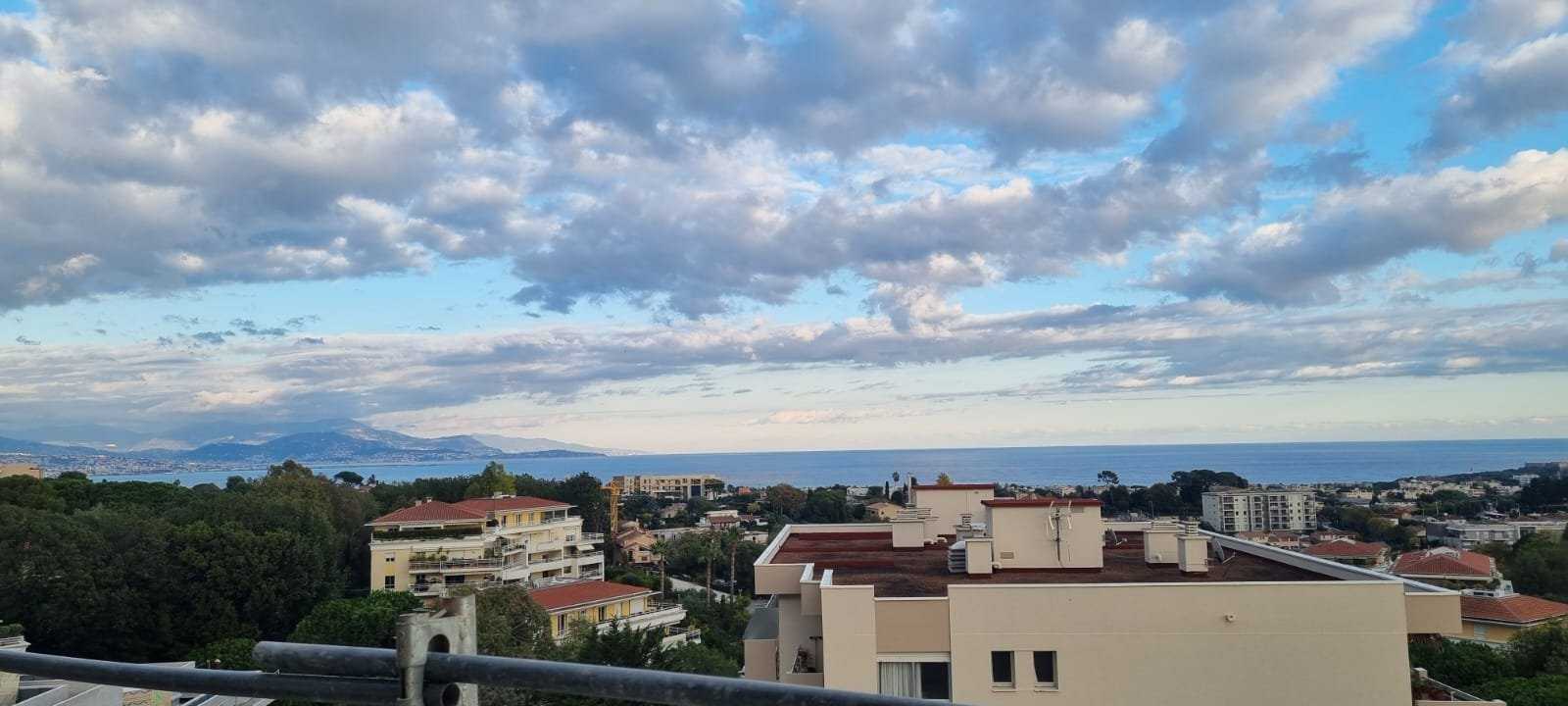 Residential in Antibes, Alpes-Maritimes 10812373