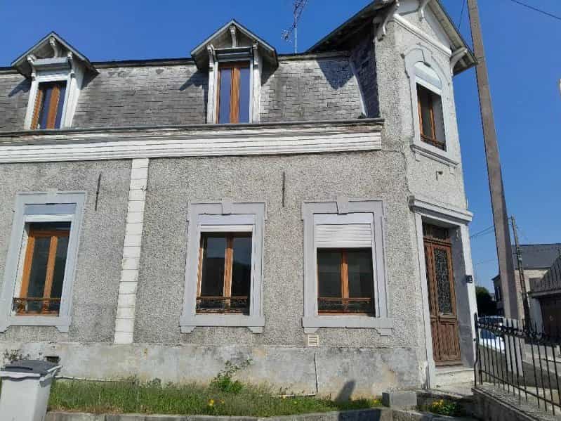 Mehrere Häuser im Le Nouvion-en-Thierache, Hauts-de-France 10812379