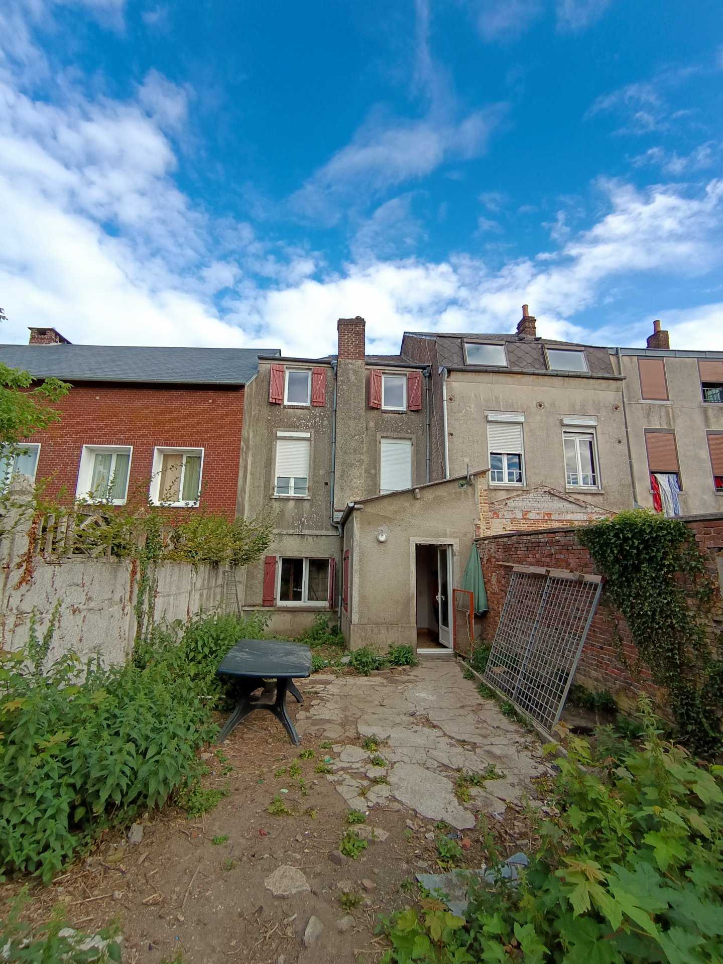 Flere hus i Vervins, Hauts-de-France 10812415