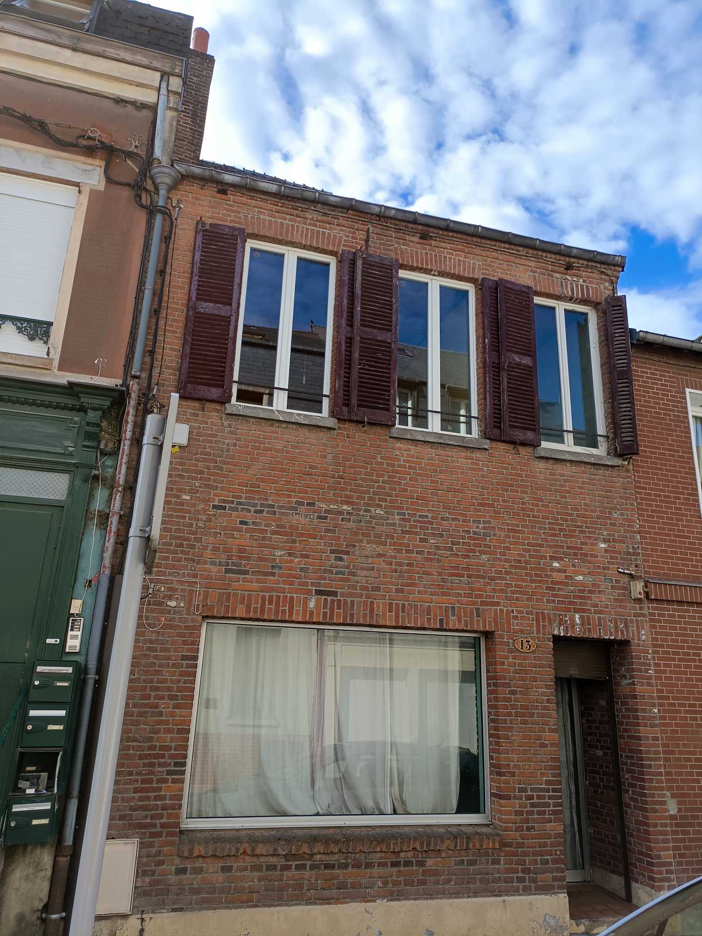 Mehrere Häuser im Vervins, Hauts-de-France 10812415