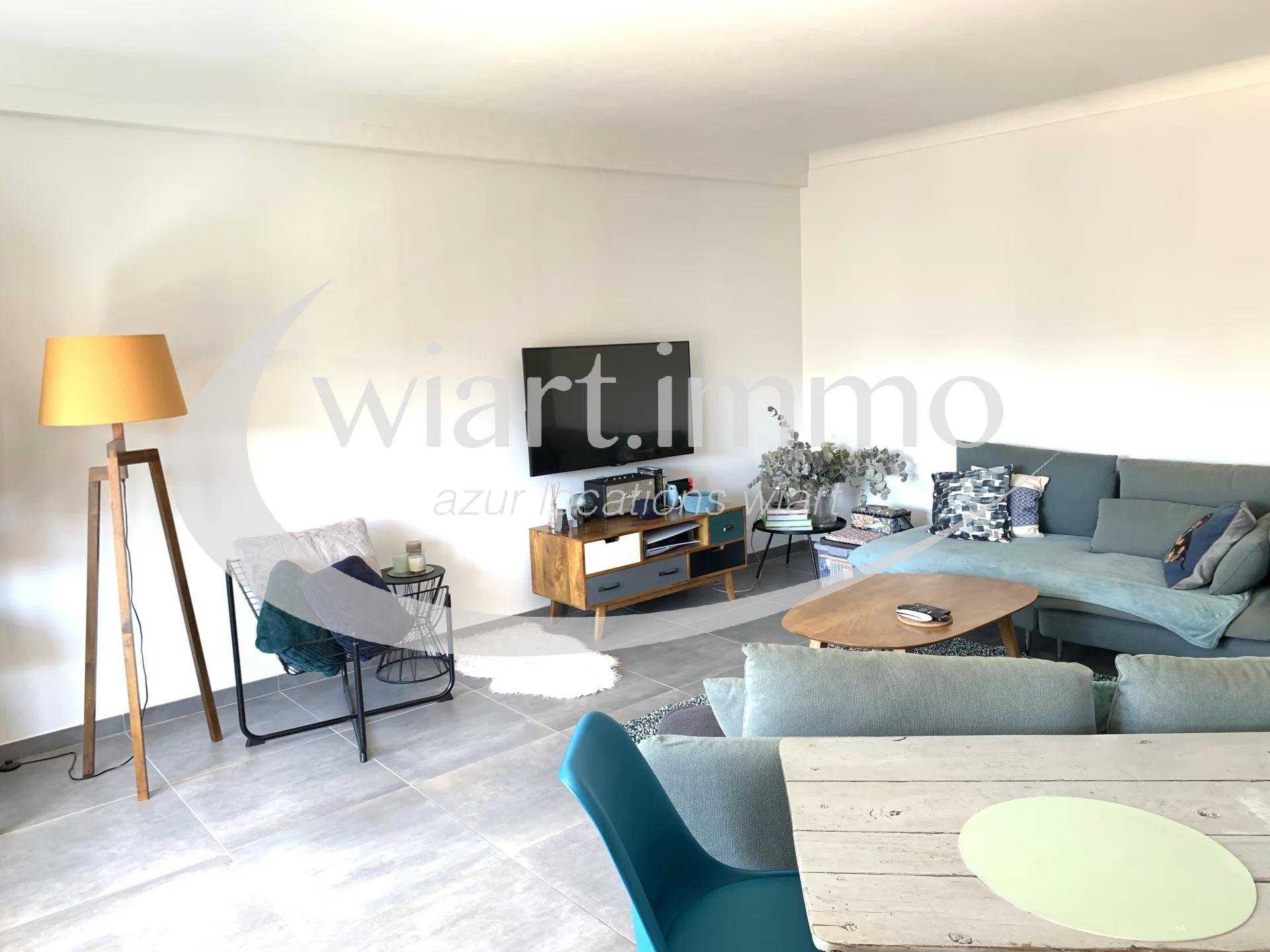 Condominium in Le Four-a-Chaux, Provence-Alpes-Cote d'Azur 10812441