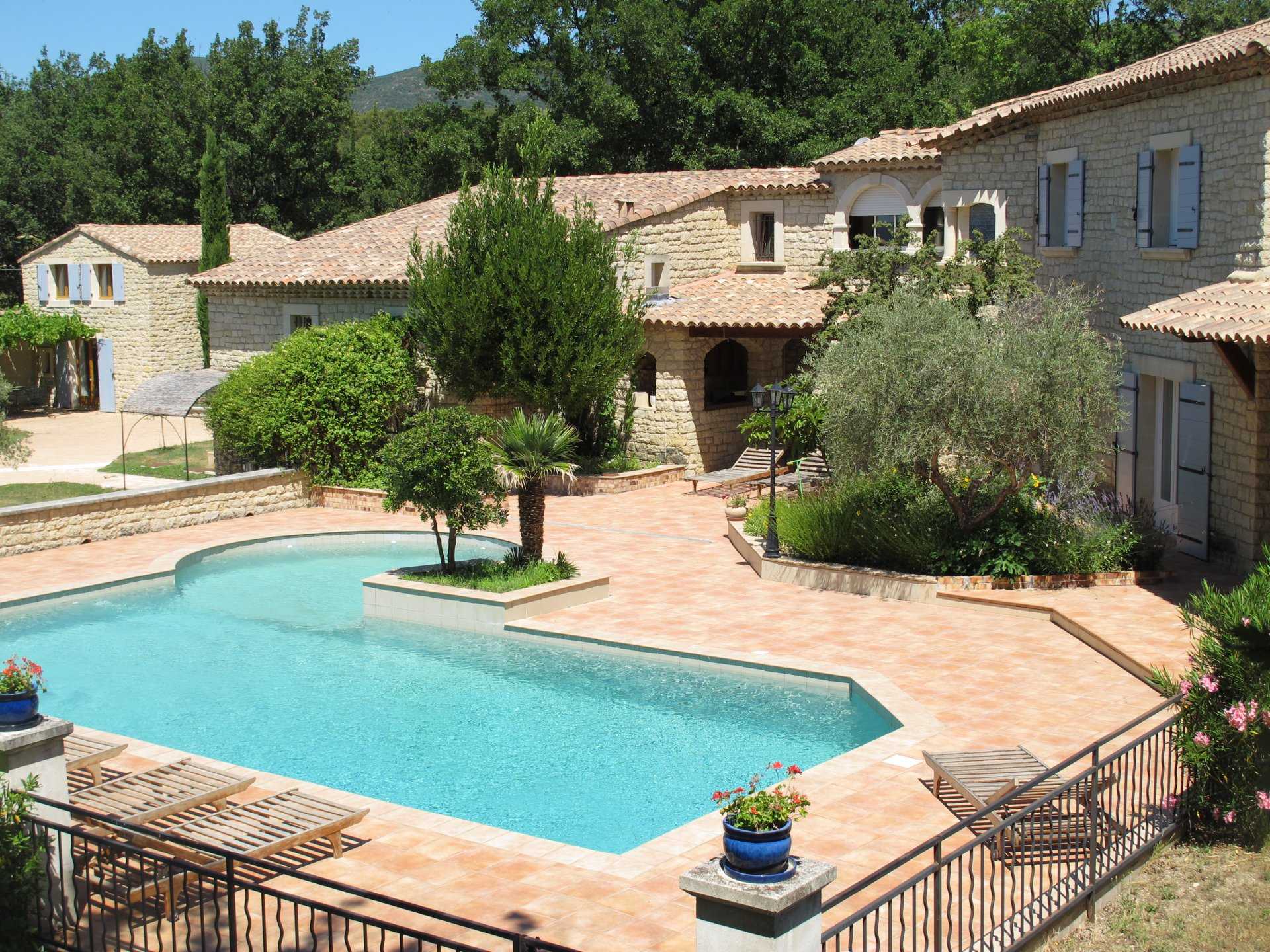 집 에 Lauris, Provence-Alpes-Cote d'Azur 10812479