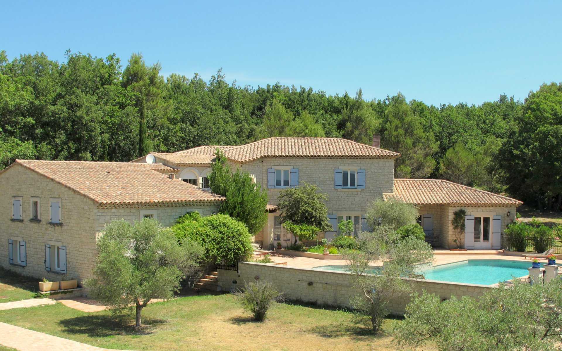집 에 Lauris, Provence-Alpes-Cote d'Azur 10812479