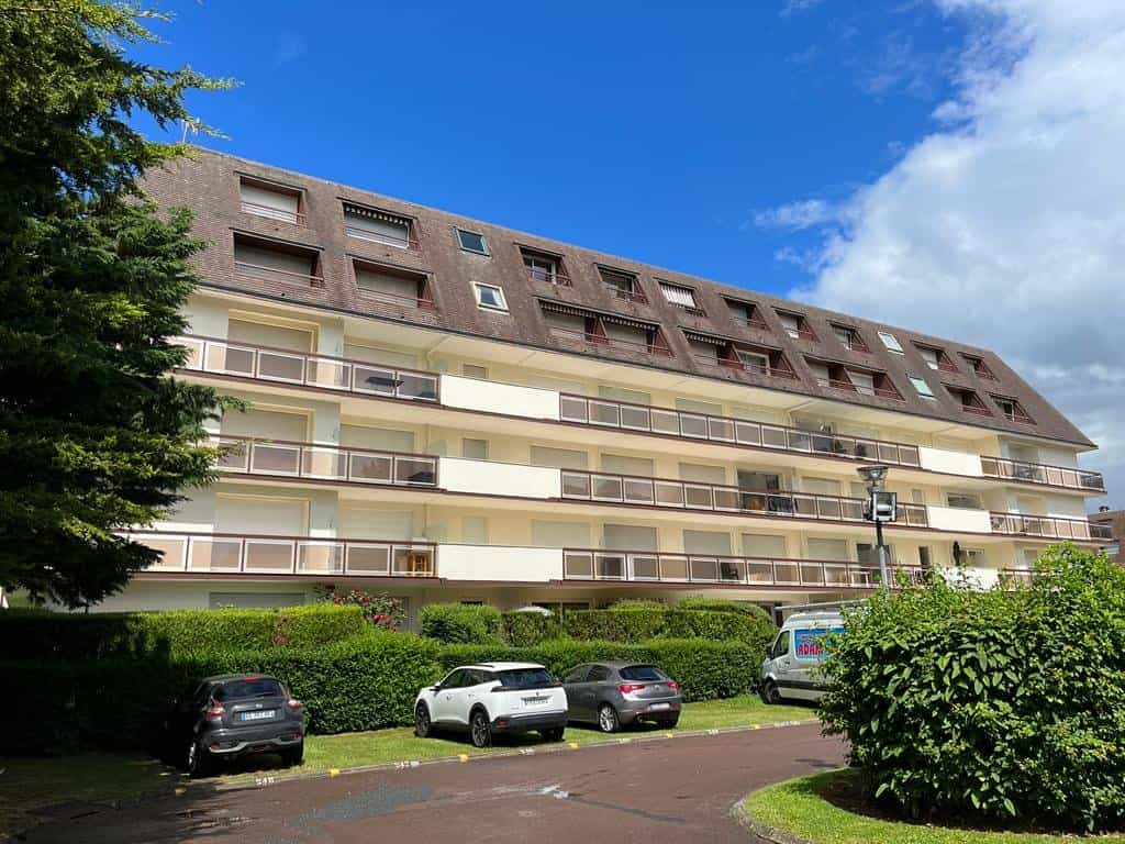 Condominium in Houlgate, Calvados 10812548