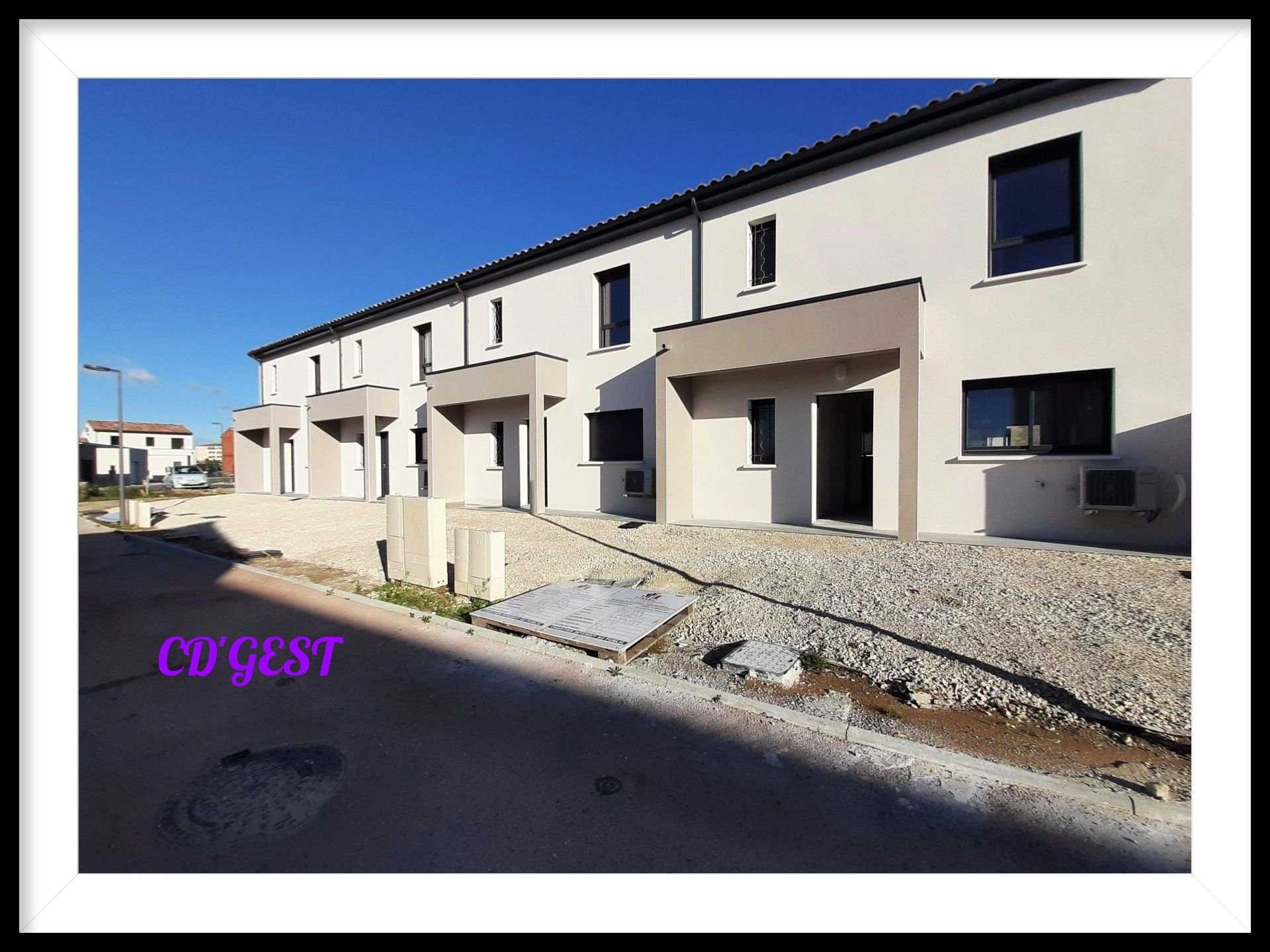 Multiple Houses in Montelimar, Auvergne-Rhone-Alpes 10812640