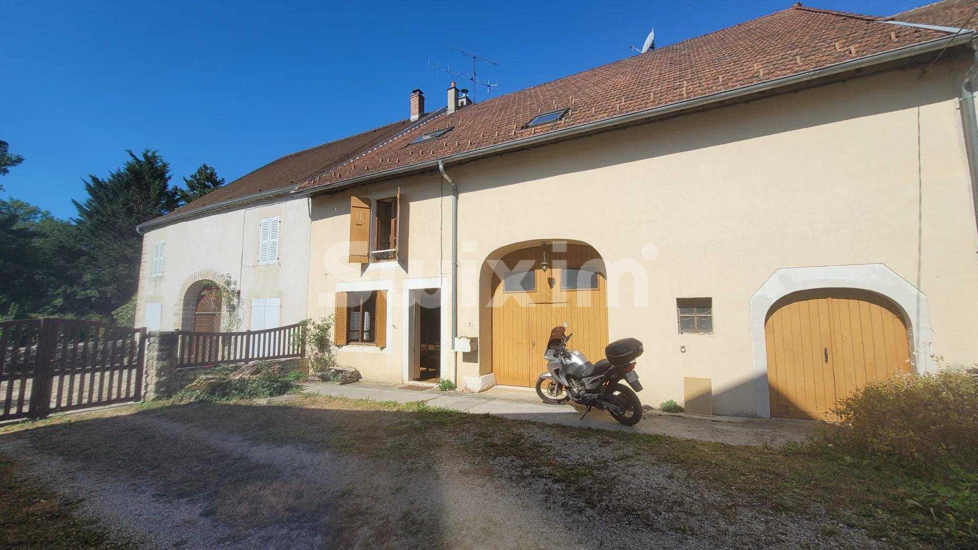 House in Lons-le-Saunier, Bourgogne-Franche-Comte 10812801