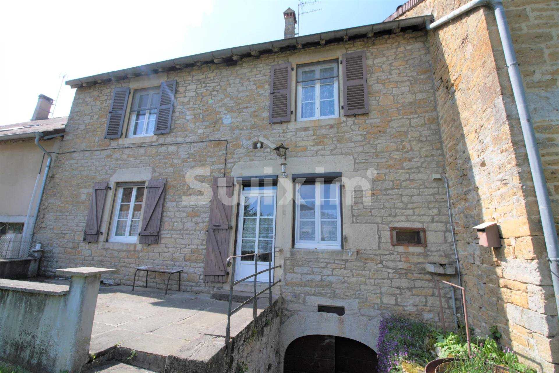 σπίτι σε Frontenay, Bourgogne-Franche-Comte 10812871