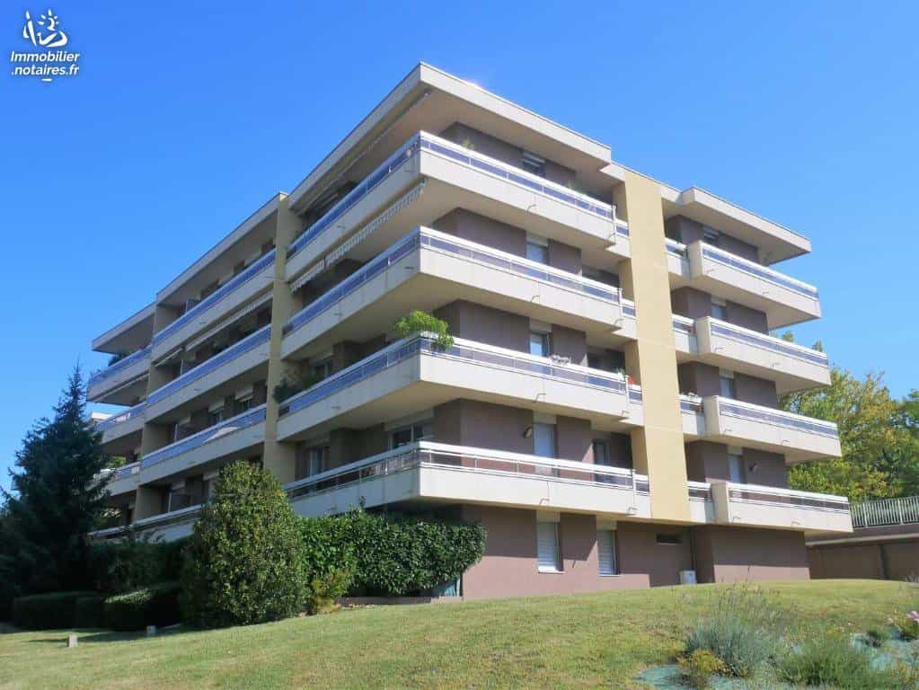 Condominium in Cusset, Auvergne-Rhone-Alpes 10812920