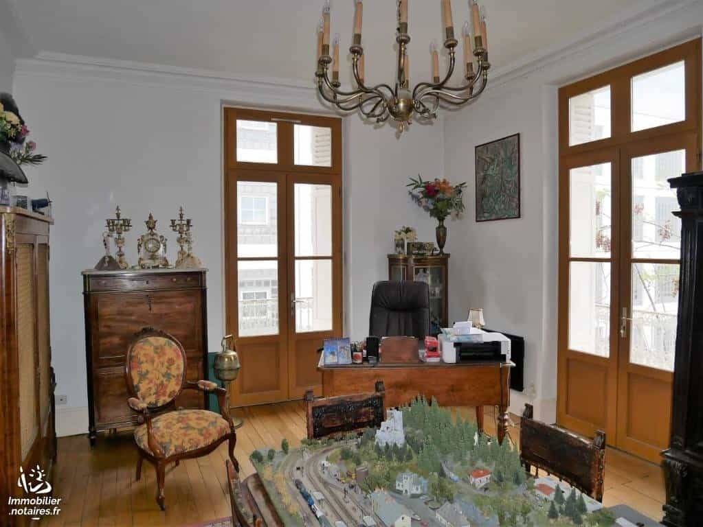 Condominium in Vichy, Auvergne-Rhone-Alpes 10812967