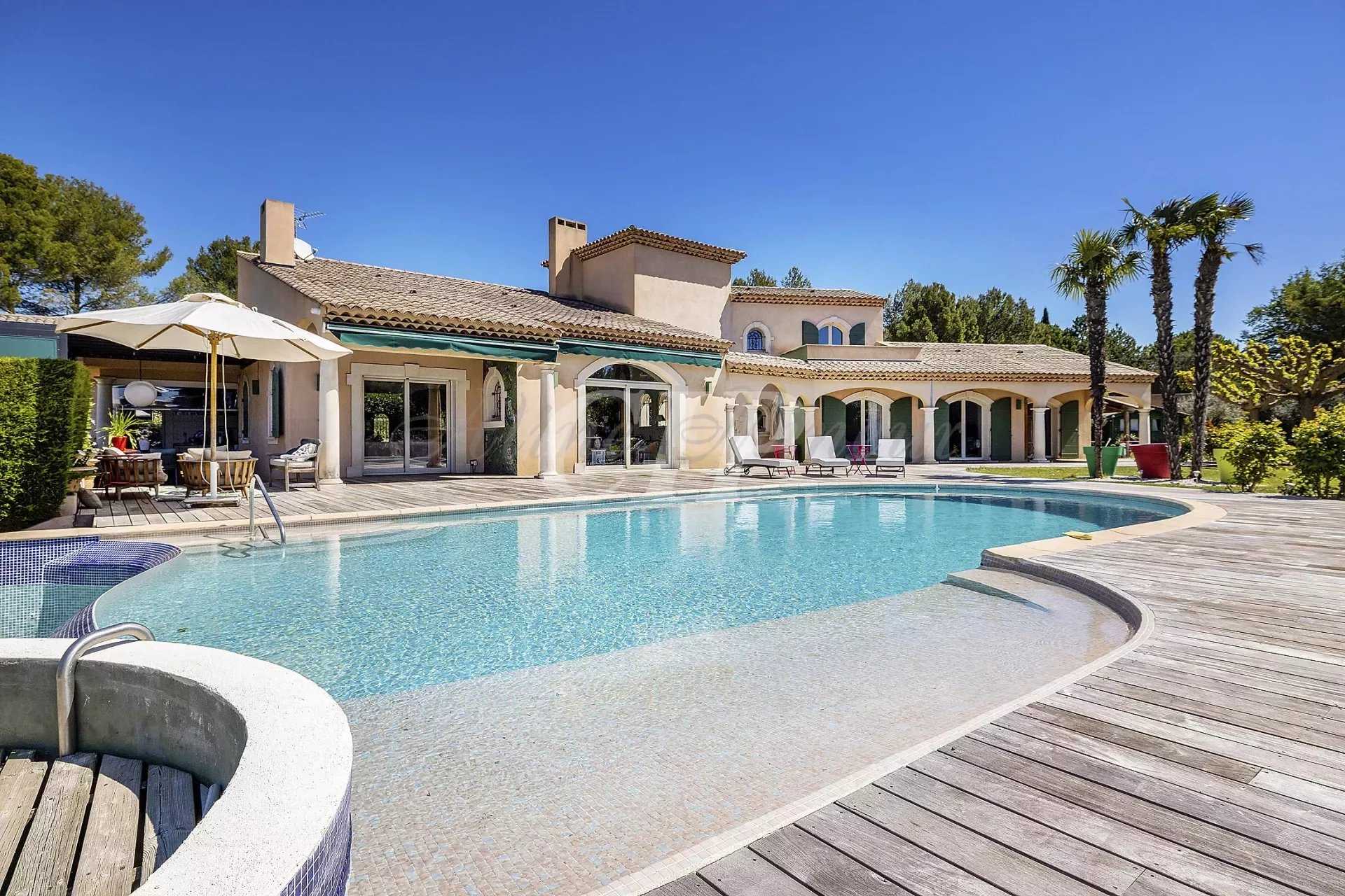 Rumah di Aix-en-Provence, Provence-Alpes-Cote d'Azur 10812971