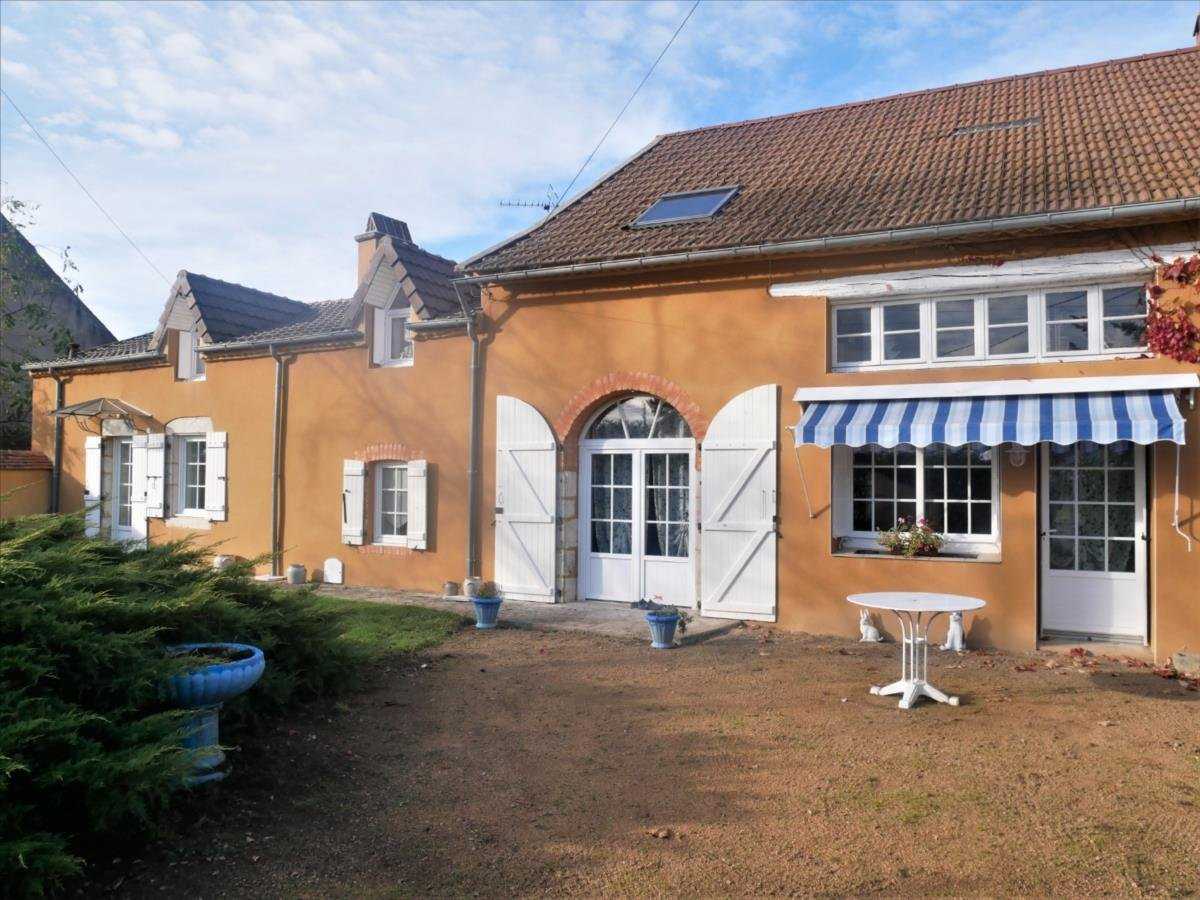 Residential in Saint-Pont, Allier 10812997