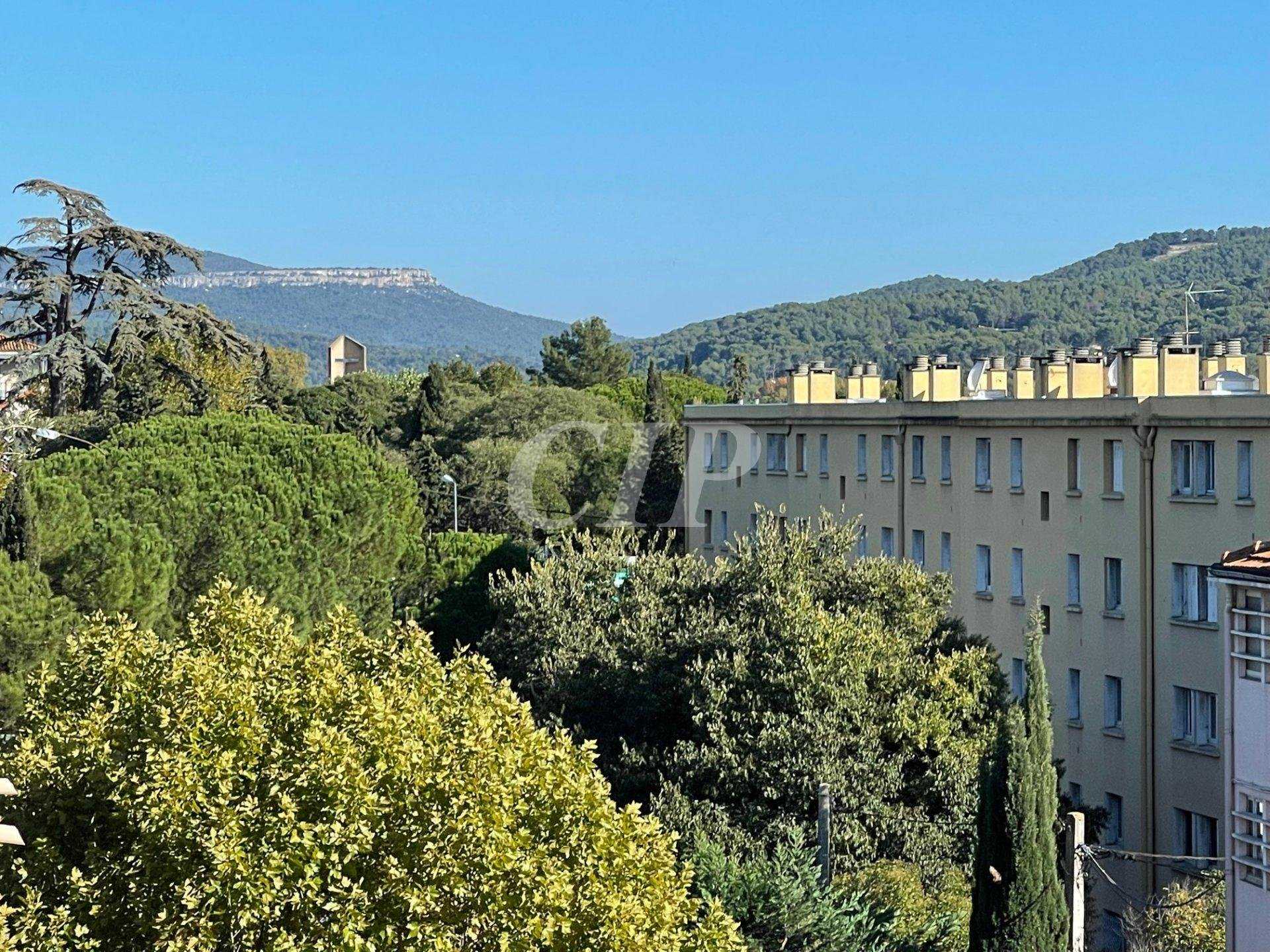 Condominium in Pont de l'Arc, Provence-Alpes-Côte d'Azur 10813025