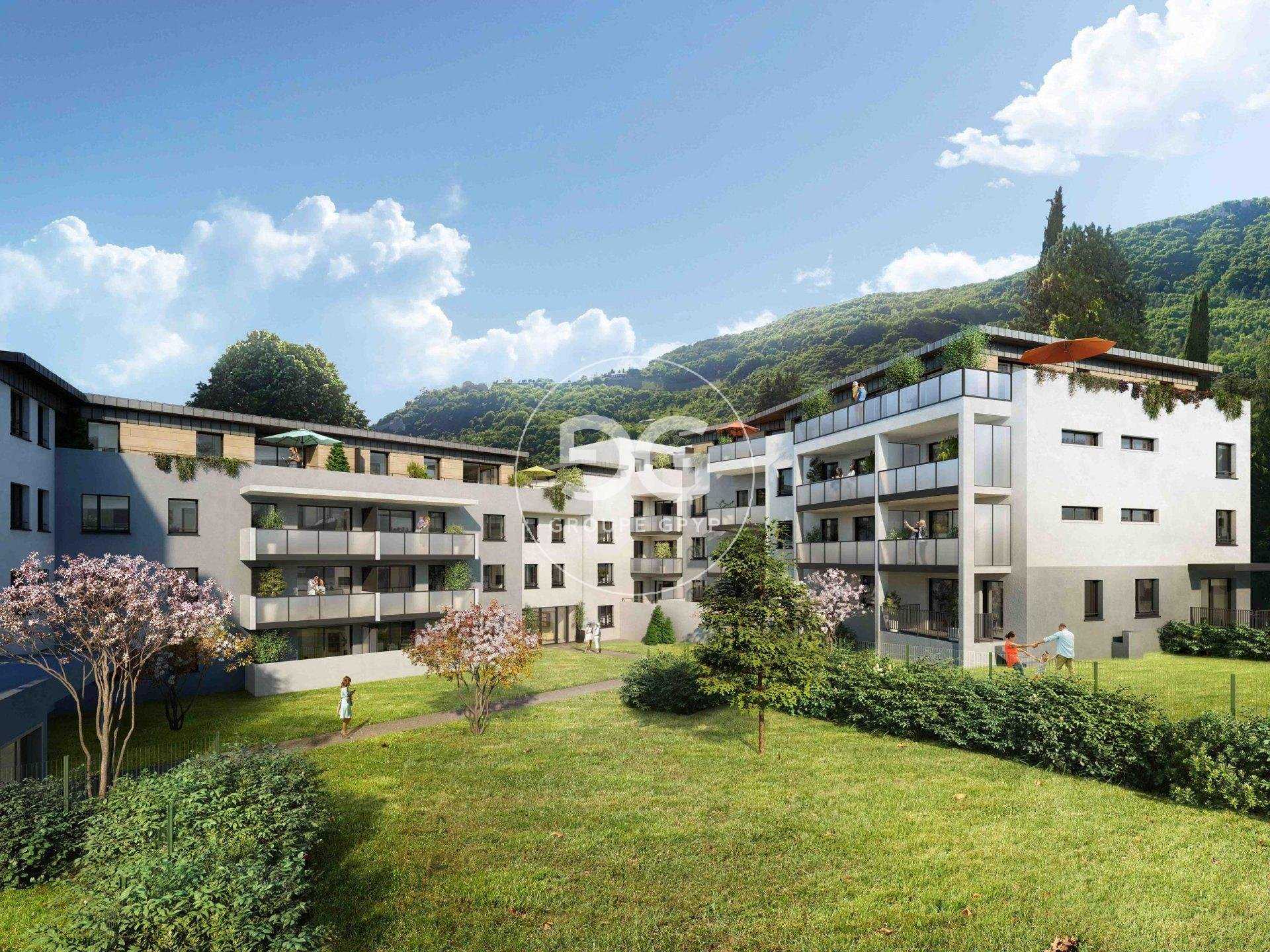 Condominium in La Tronche, Auvergne-Rhone-Alpes 10813026