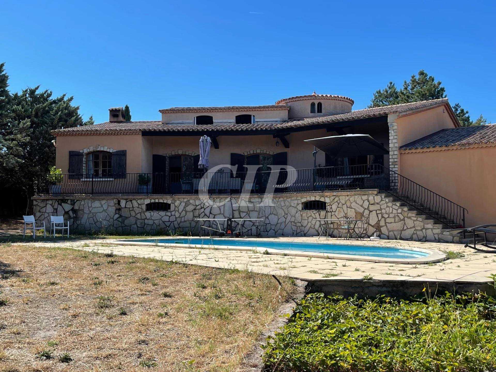 Talo sisään Cabries, Provence-Alpes-Cote d'Azur 10813040