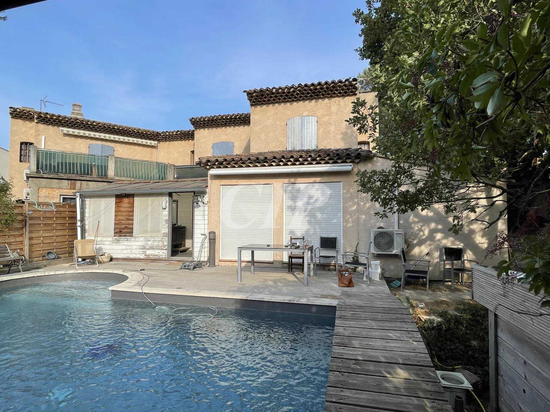 House in Vedene, Provence-Alpes-Cote d'Azur 10813097
