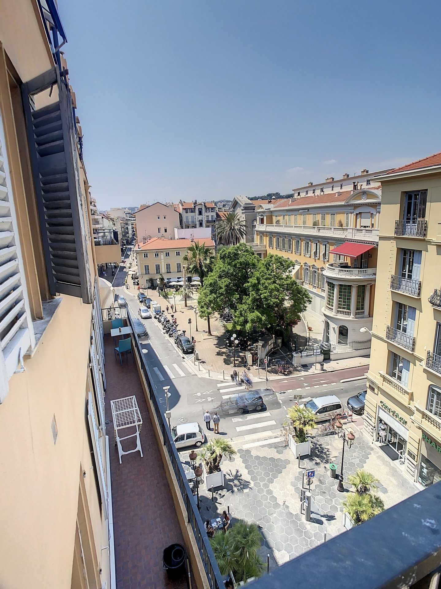 Condominium in Nice, Alpes-Maritimes 10813177