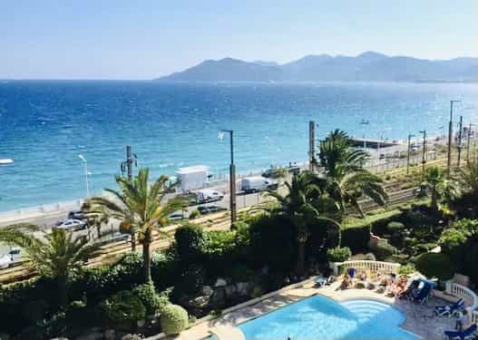Eigentumswohnung im Cannes-la-Bocca, Alpes-Maritimes 10813244