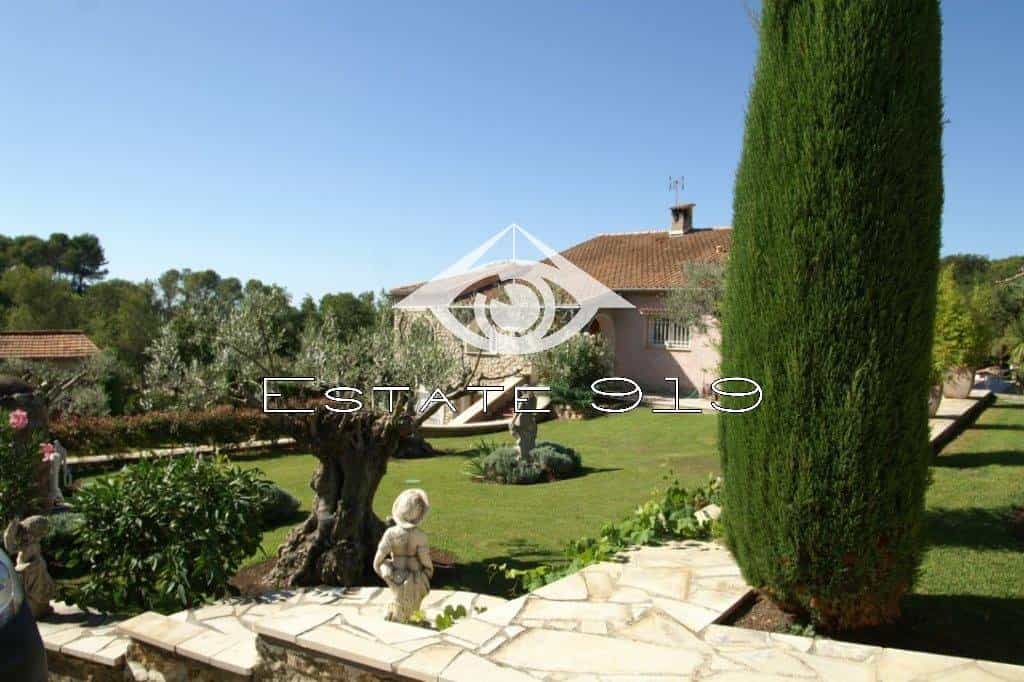 House in Roquefort-les-Pins, Alpes-Maritimes 10813264