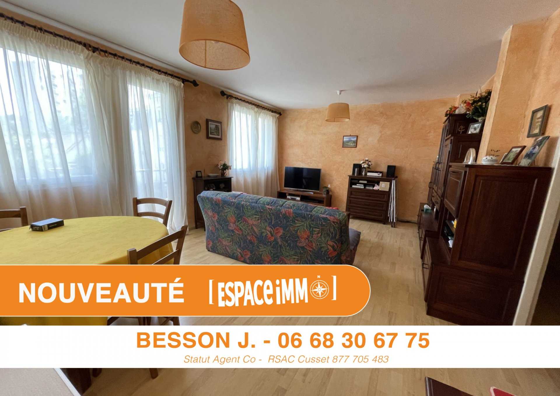 Condominium in Vichy, Allier 10813283