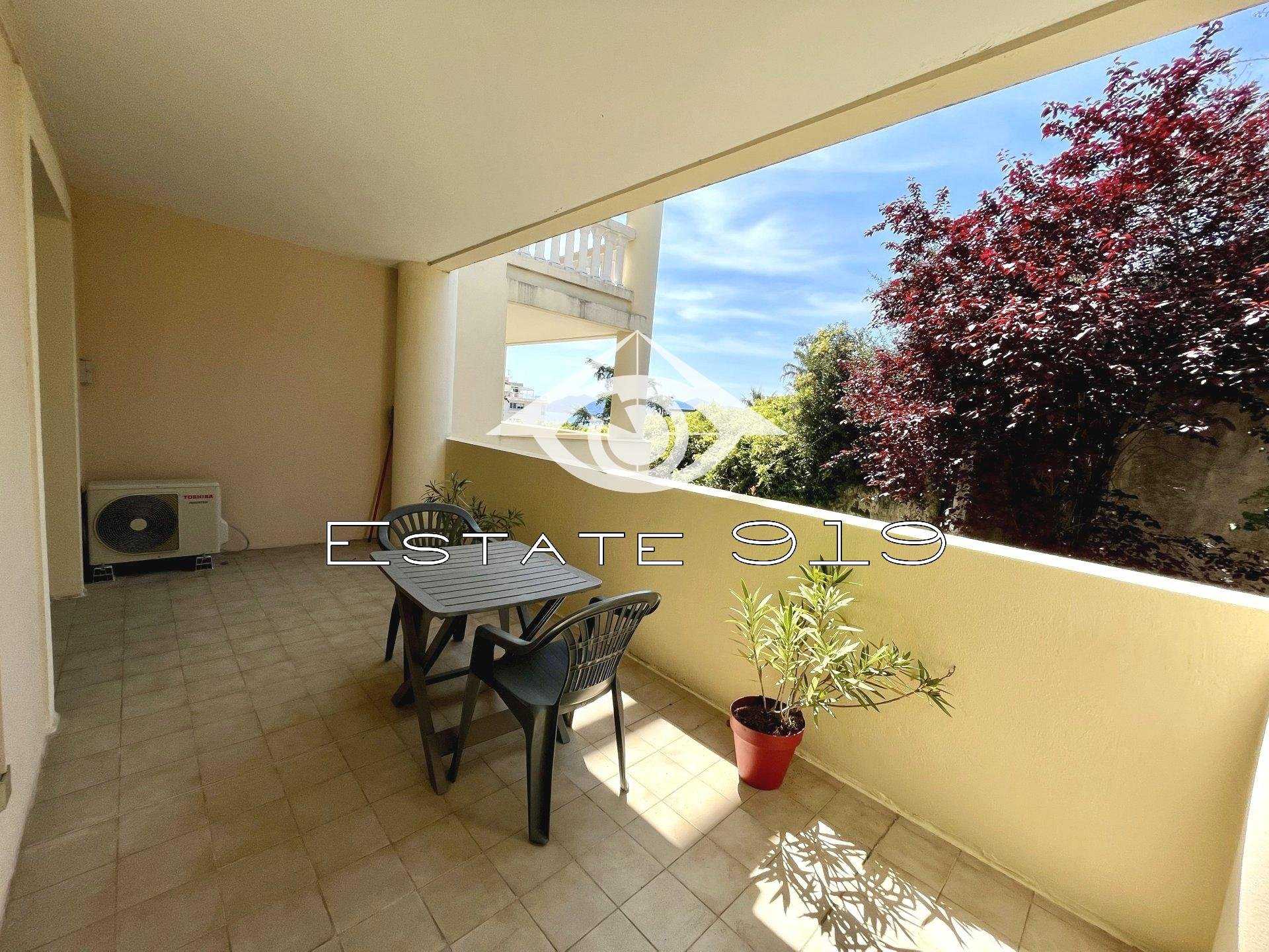 Condominium in La Bocca, Provence-Alpes-Cote d'Azur 10813293