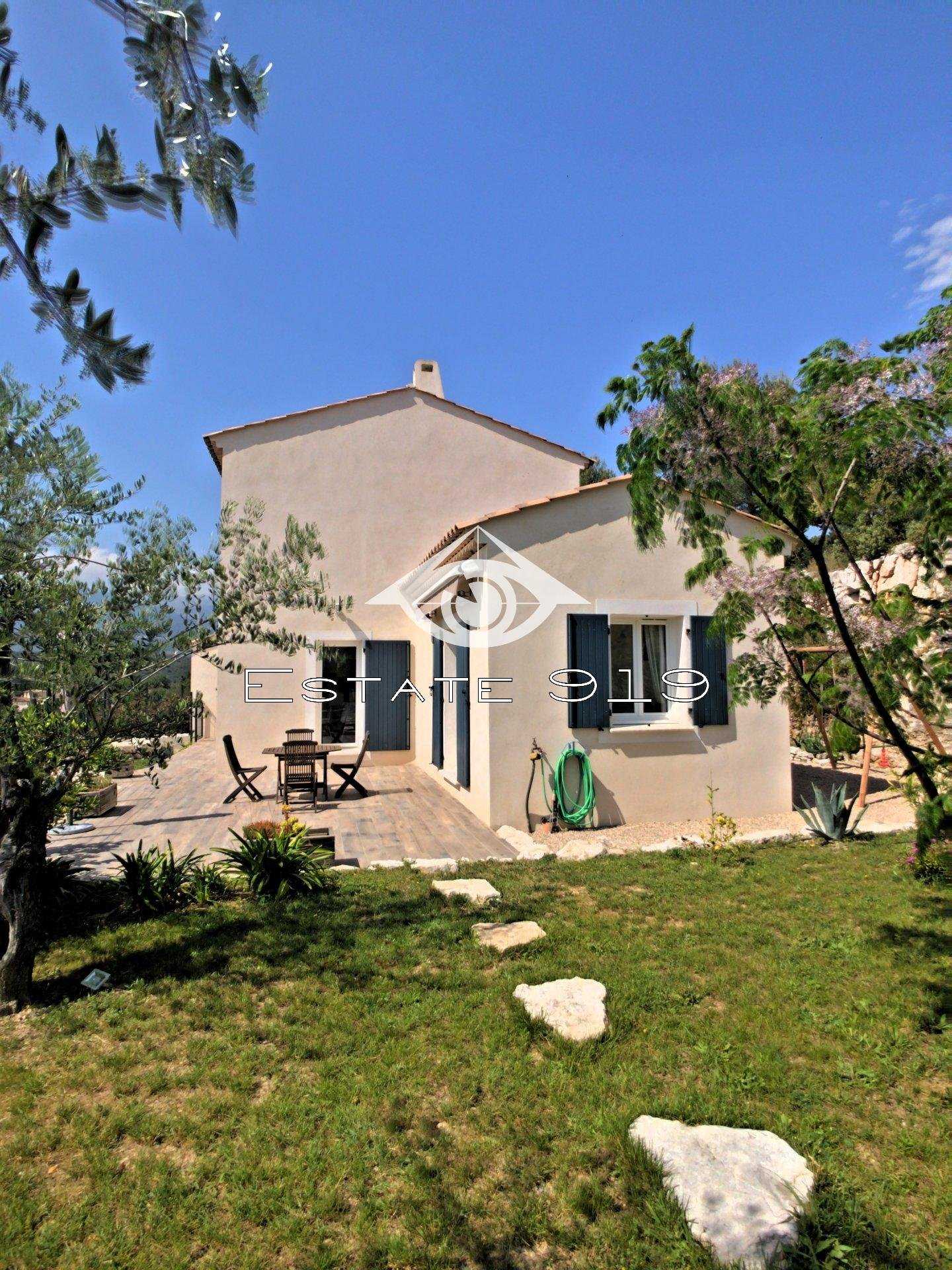 Talo sisään Les Maillans, Provence-Alpes-Cote d'Azur 10813301
