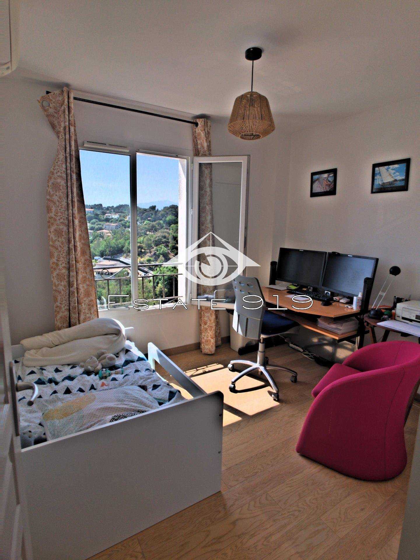 House in Roquefort-les-Pins, Alpes-Maritimes 10813301