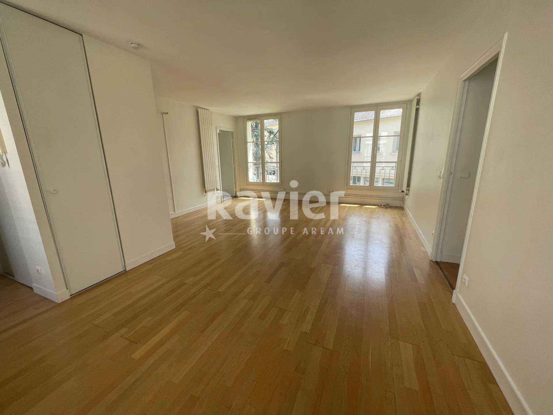 公寓 在 凡尔赛宫, 法兰西岛 10813400