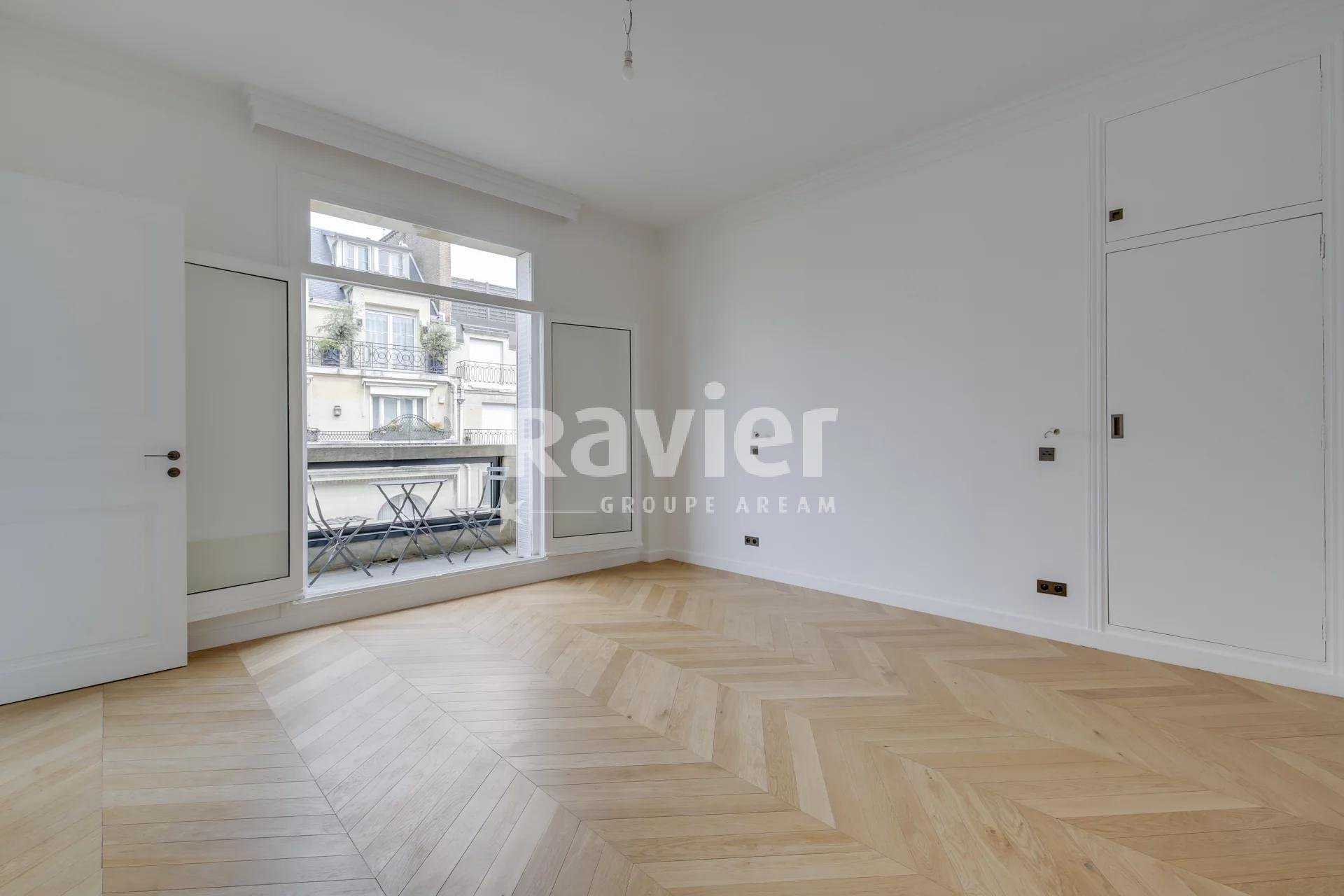 Condominium in Paris 7ème, Paris 10813425