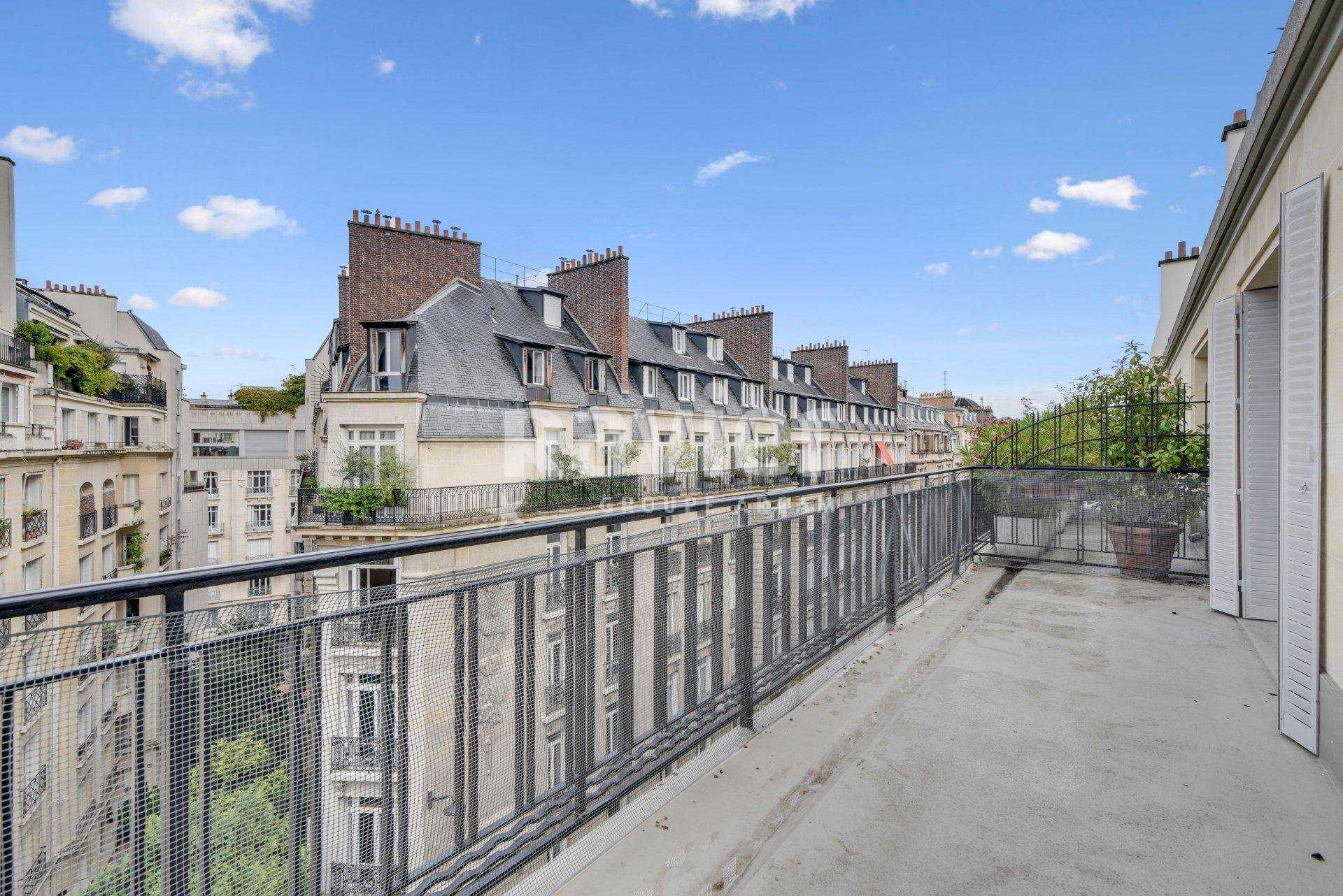 Condominium in Neuilly-sur-Seine, Ile-de-France 10813431