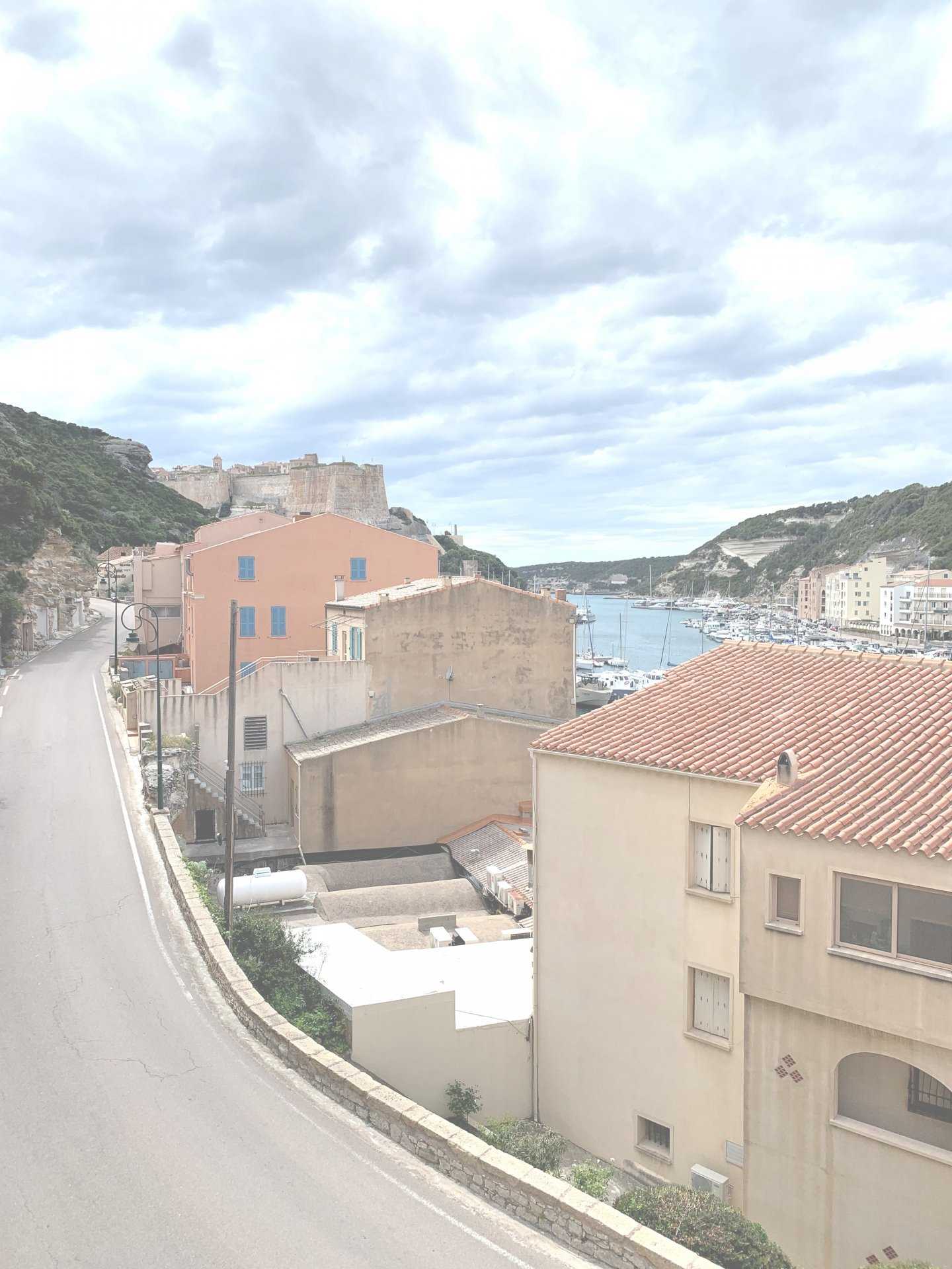 Condominium dans Bonifacio, la Corse 10813450