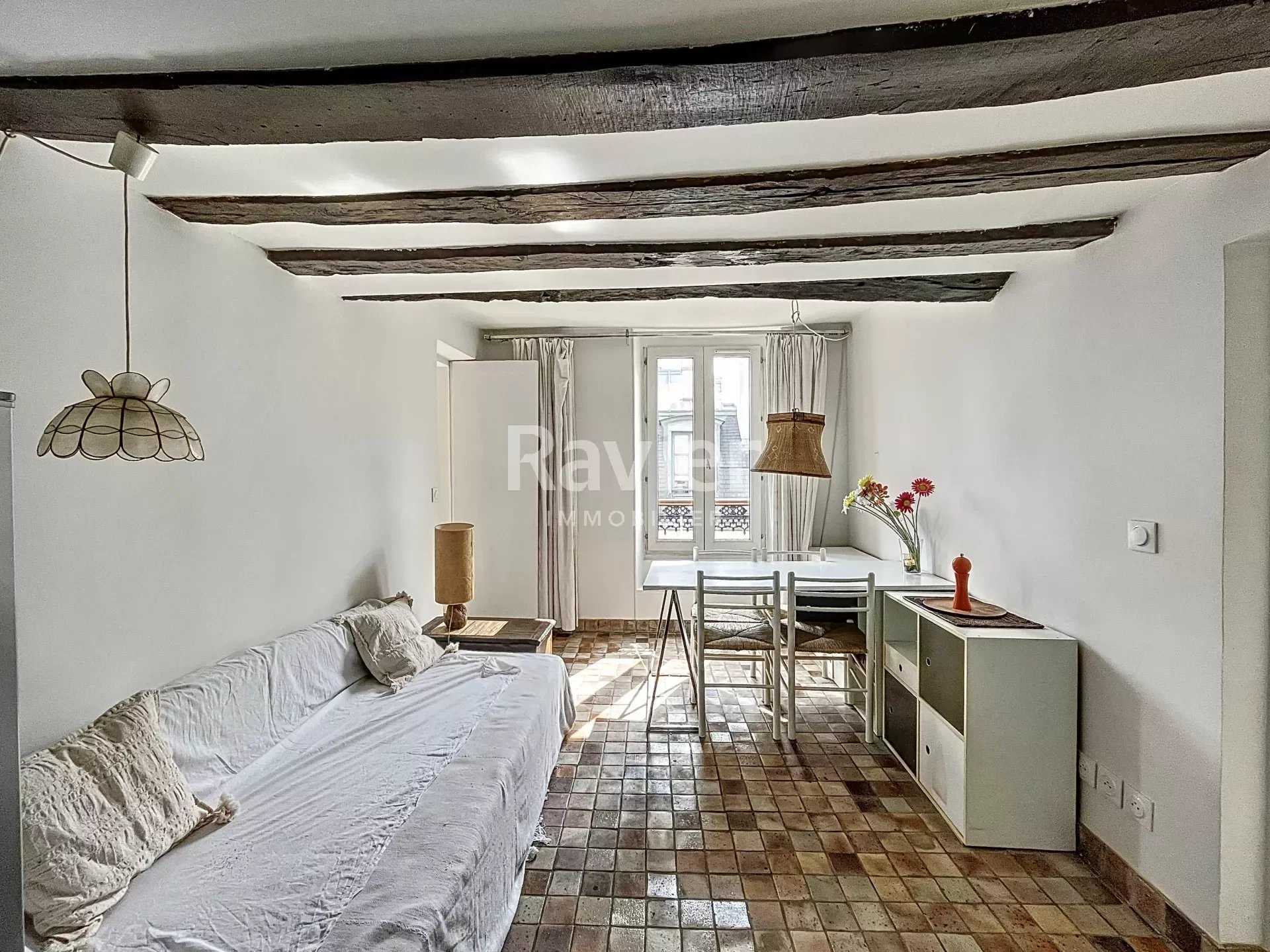 Condominium in Paris, Ile-de-France 10813454