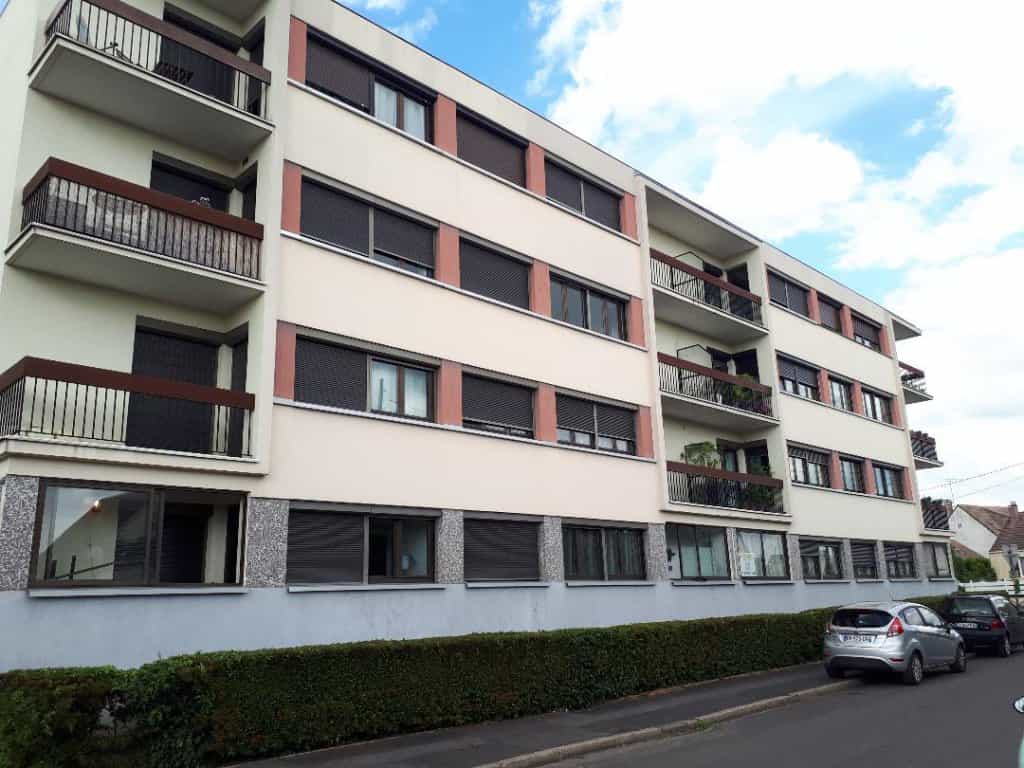 Condominium in Viry-Chatillon, Ile-de-France 10813490