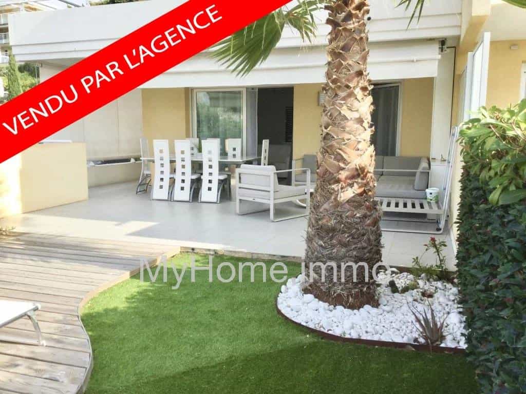Condominium in La Californië, Provence-Alpes-Côte d'Azur 10813532