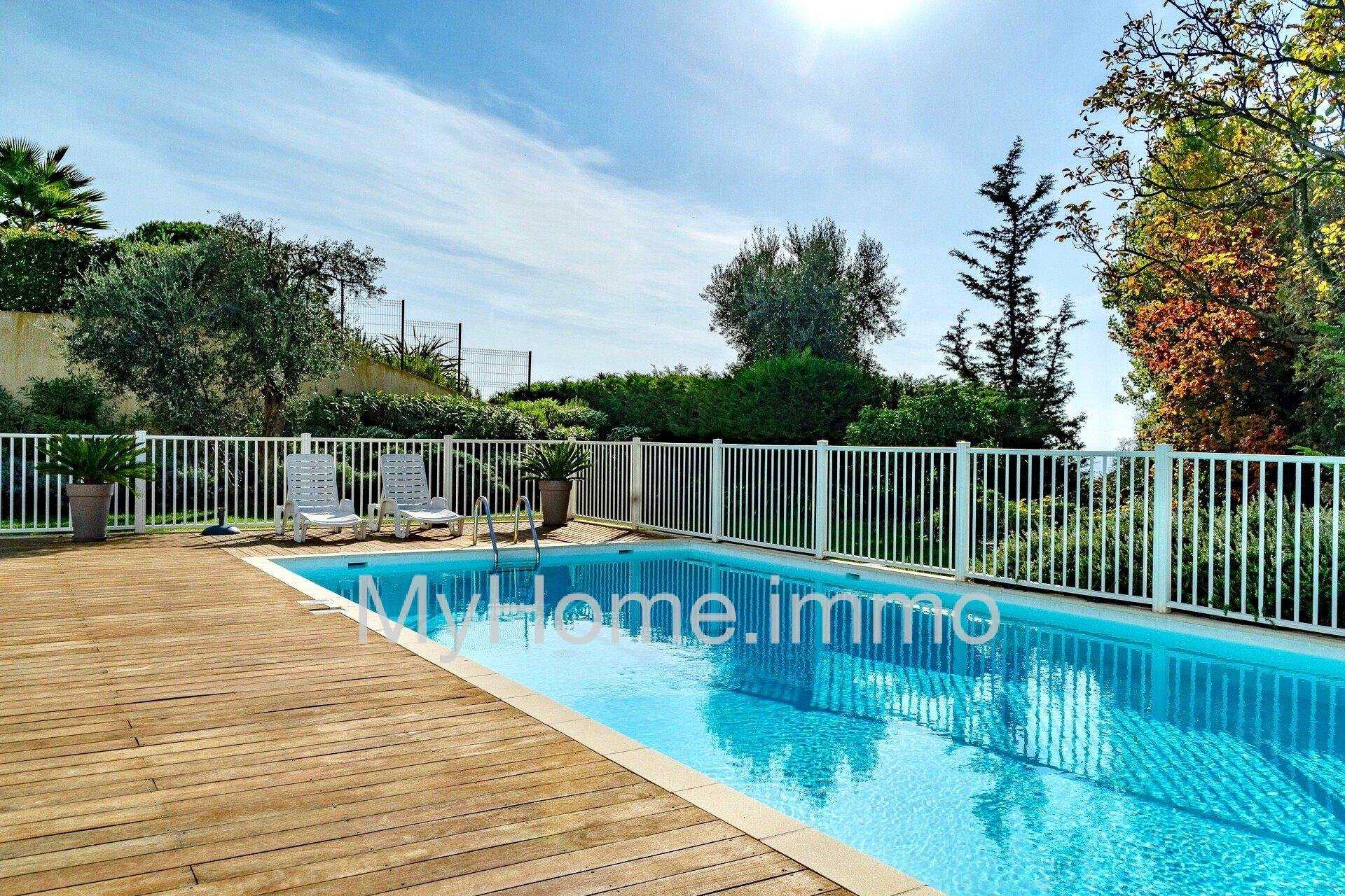 Condominium dans La Californie, Provence-Alpes-Côte d'Azur 10813532