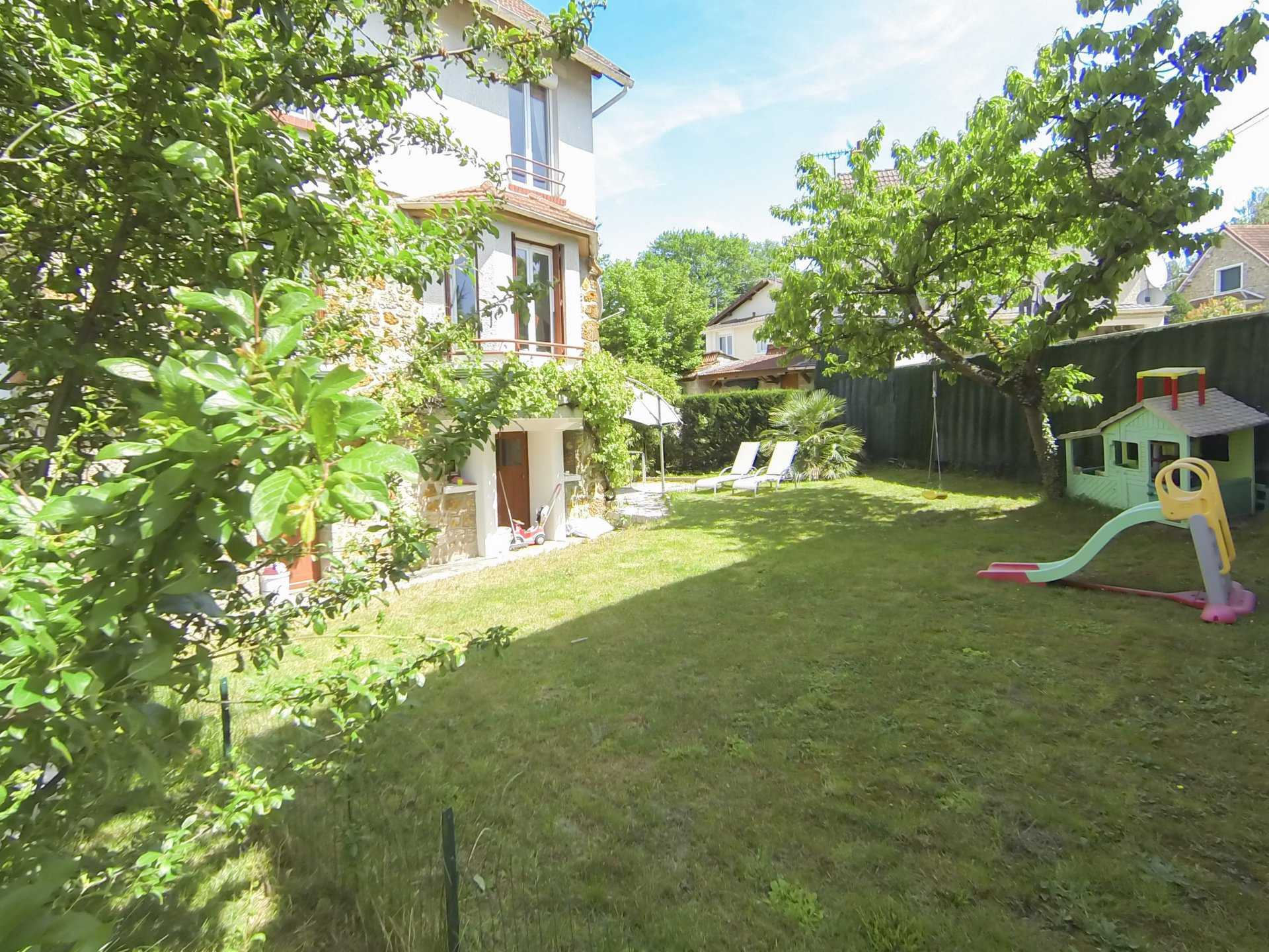 House in Villetaneuse, Ile-de-France 10813566