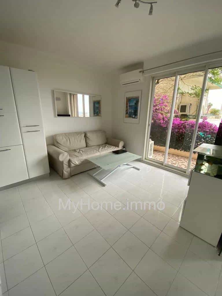 Condominium in Villefranche-sur-Mer, Provence-Alpes-Cote d'Azur 10813613