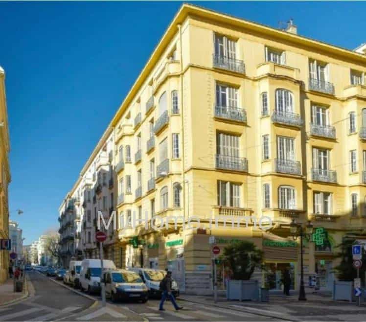 Condominium dans Bon, Provence-Alpes-Côte d'Azur 10813657