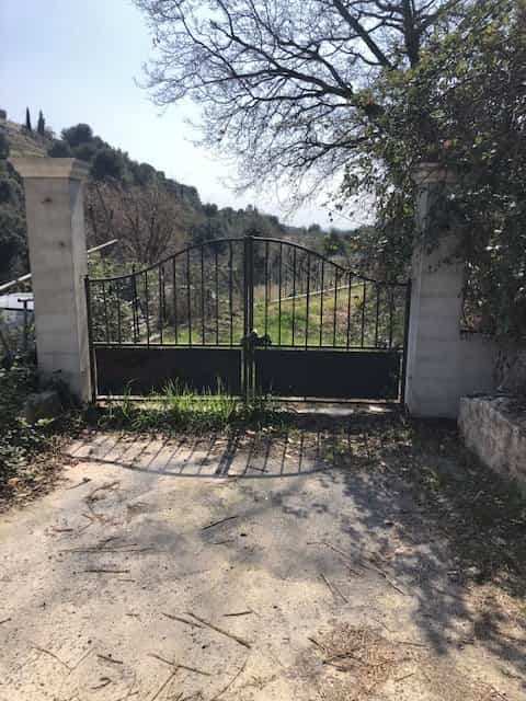 Land in Le Ray, Provence-Alpes-Cote d'Azur 10813669
