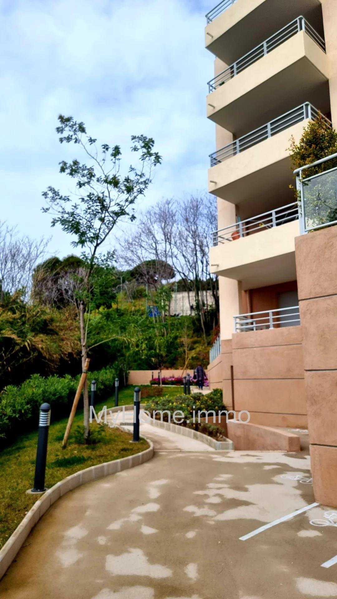 Condominium in Le Ray, Provence-Alpes-Cote d'Azur 10813683