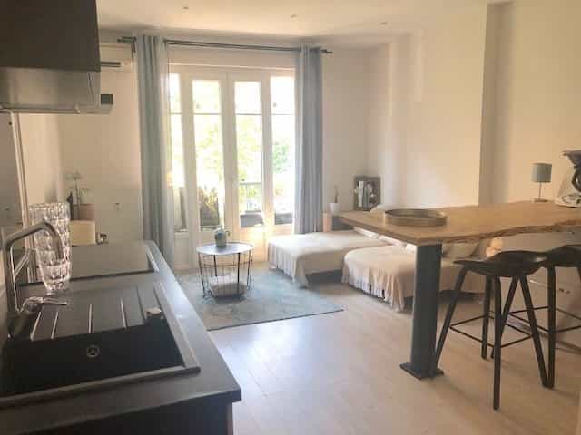 公寓 在 圣海伦娜, 普罗旺斯-阿尔卑斯-蓝色海岸 10813701