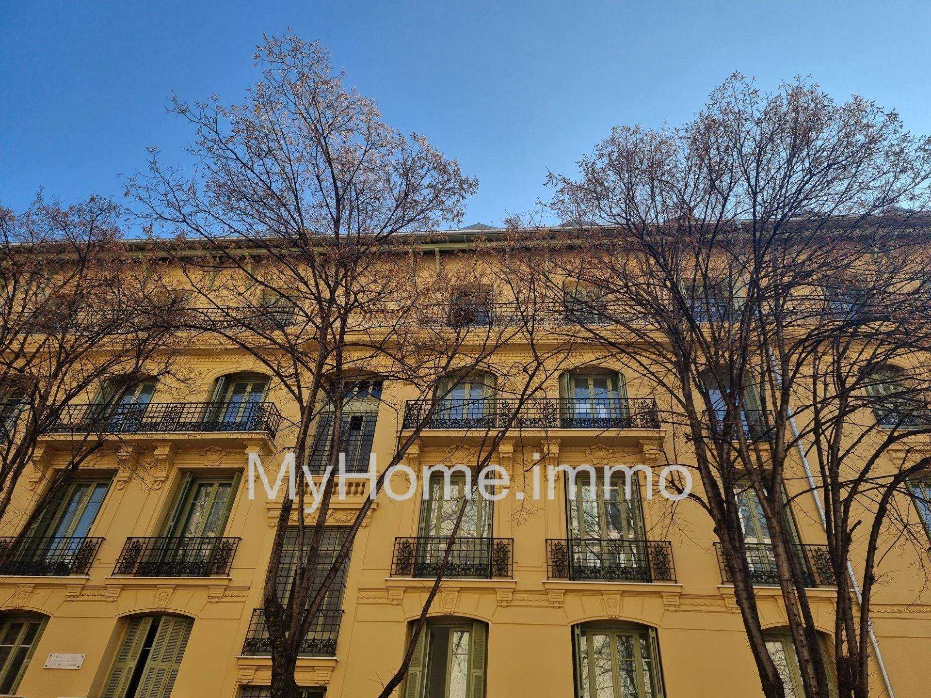 Condominium in Nice, Provence-Alpes-Cote d'Azur 10813739