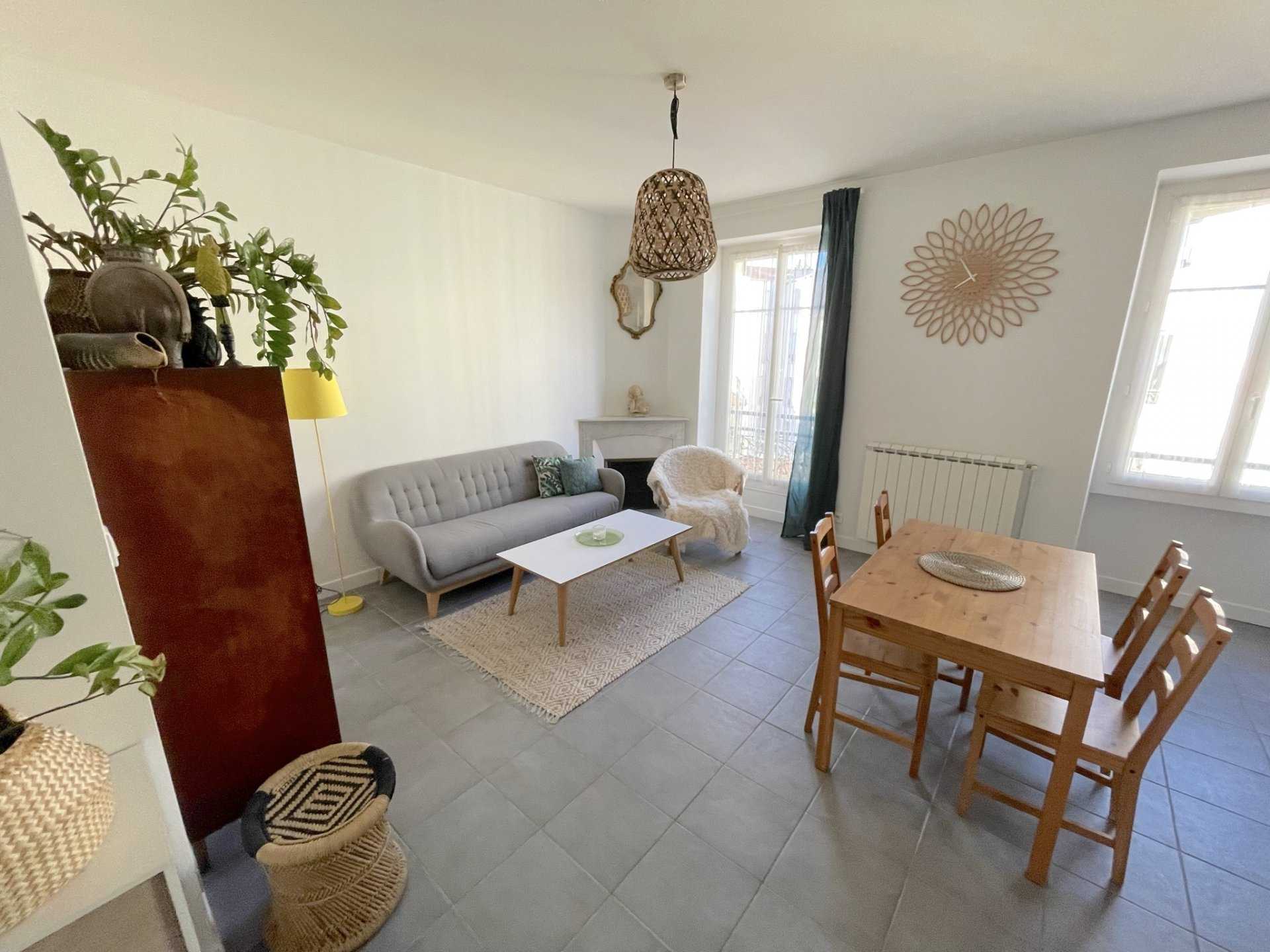 Condominium in Leuk, Provence-Alpes-Côte d'Azur 10813744