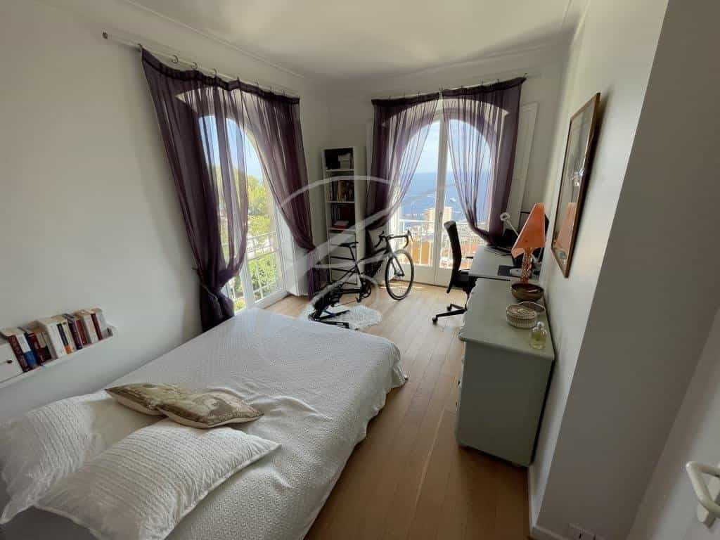 Condominium in Beausoleil, Alpes-Maritimes 10813747